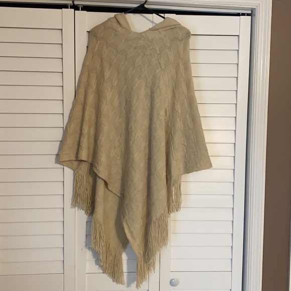 Poncho sweater - Picture 2 of 2